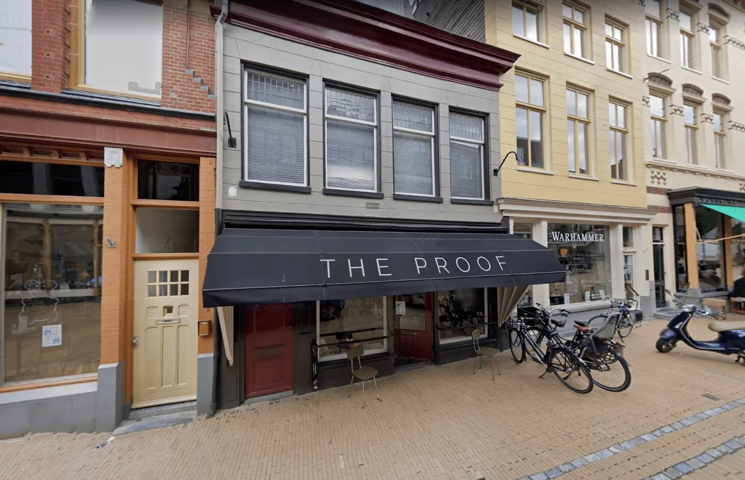 De gevel van The Proof aan de Grote Kromme Elleboog